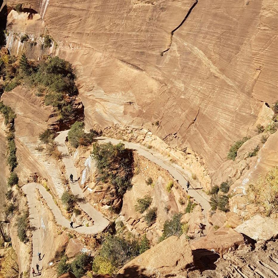 Blick zurück auf die ersten Serpentinen