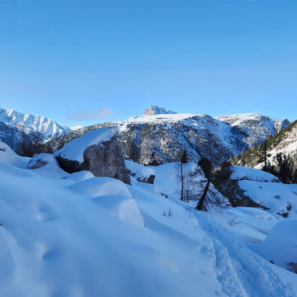 Schöner Winterwanderweg zur Auronzo-Hütte