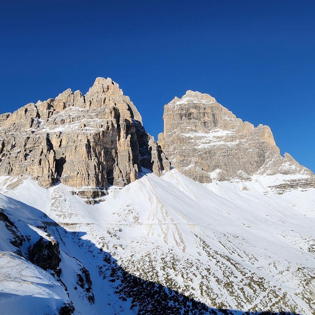 Blick vom gegenüberliegenden Hügel
