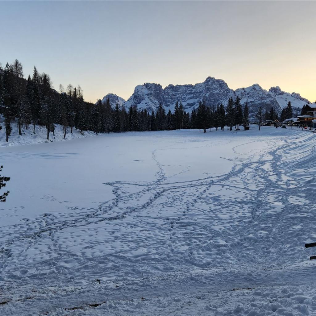 Der zugefrorene Lago d’Antorno