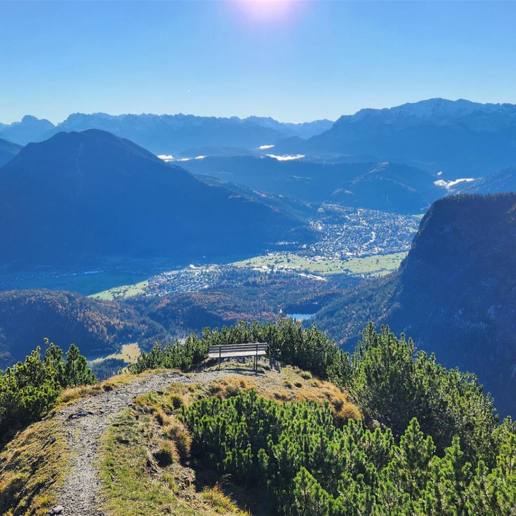 Blick vom Brünstlkopf nach Partenkirchen