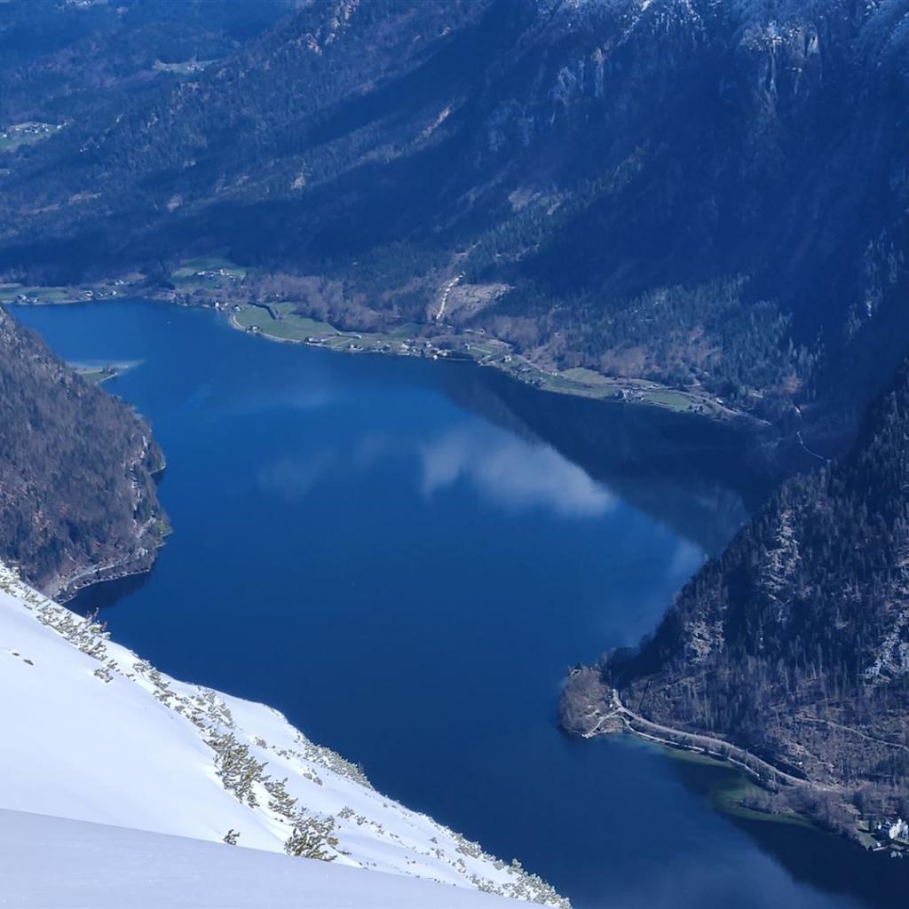 Tiefblick auf den Hallstätter See