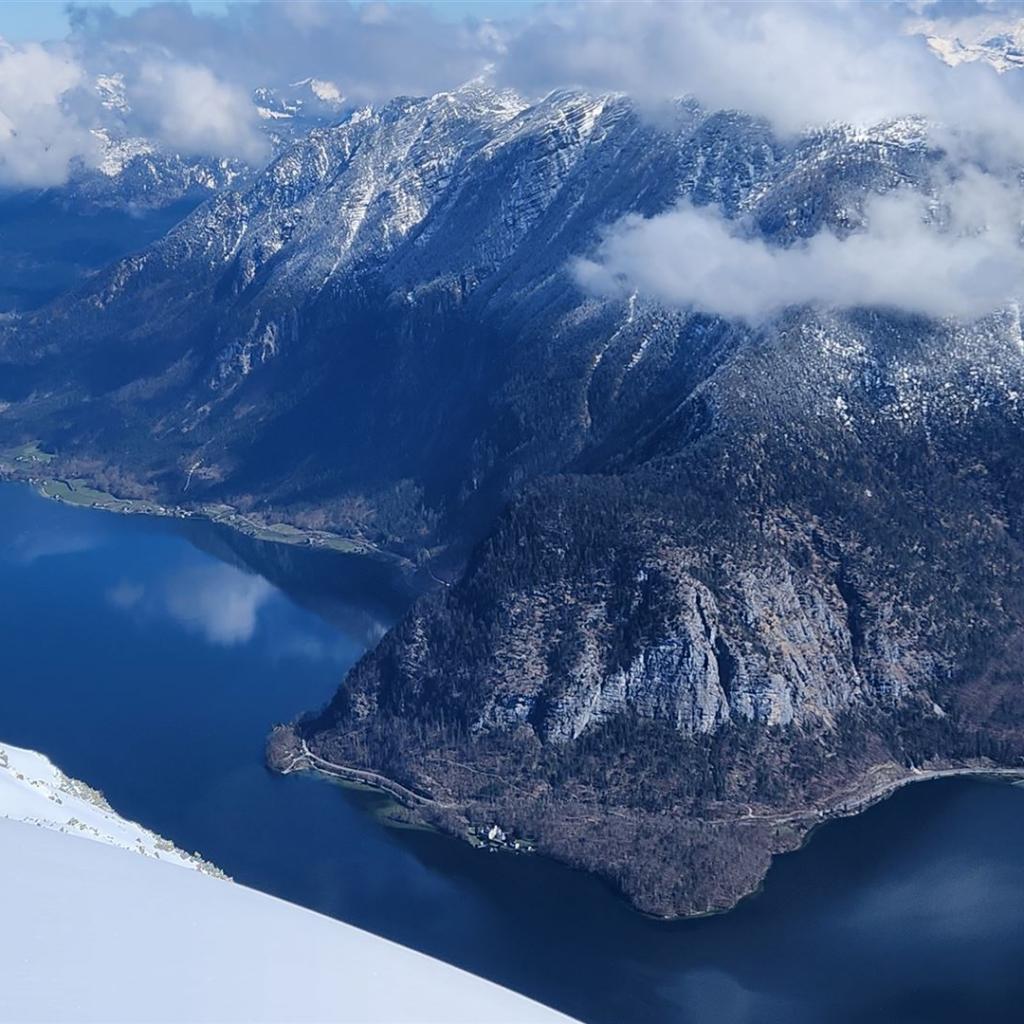 Blick vom Zwölferkogel auf den Hallstätter See