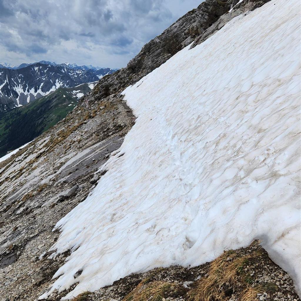 Schneefeld beim Abstieg