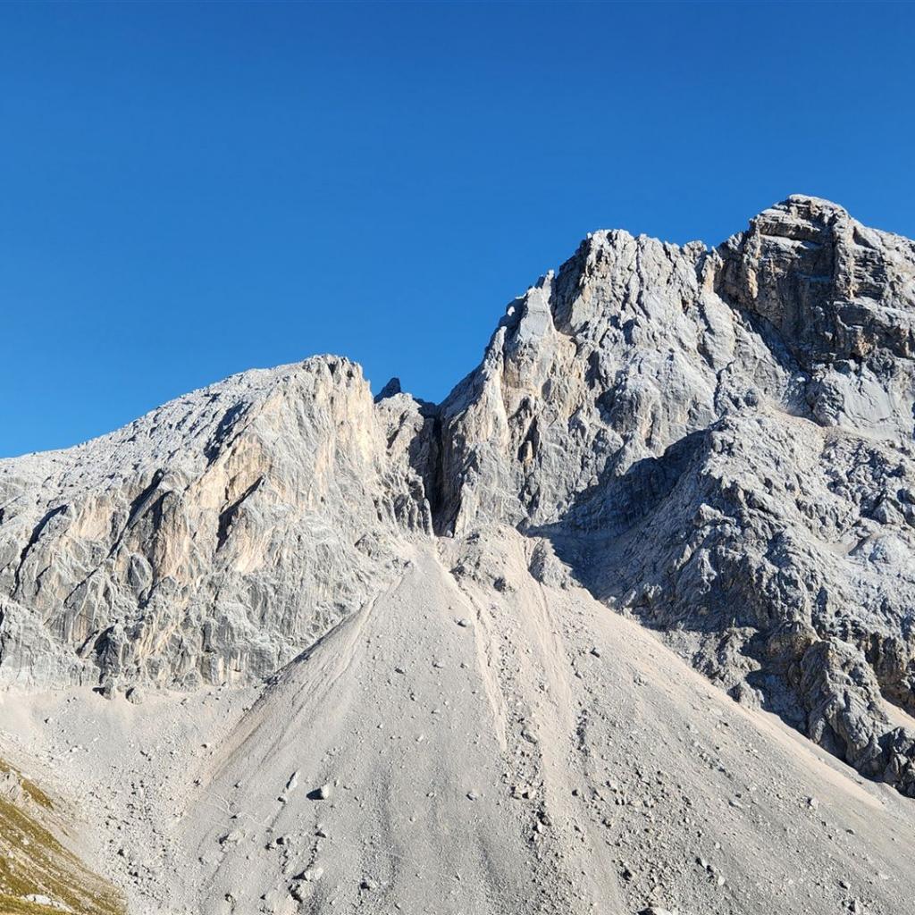 Die Meilerhütte spitzt links heraus
