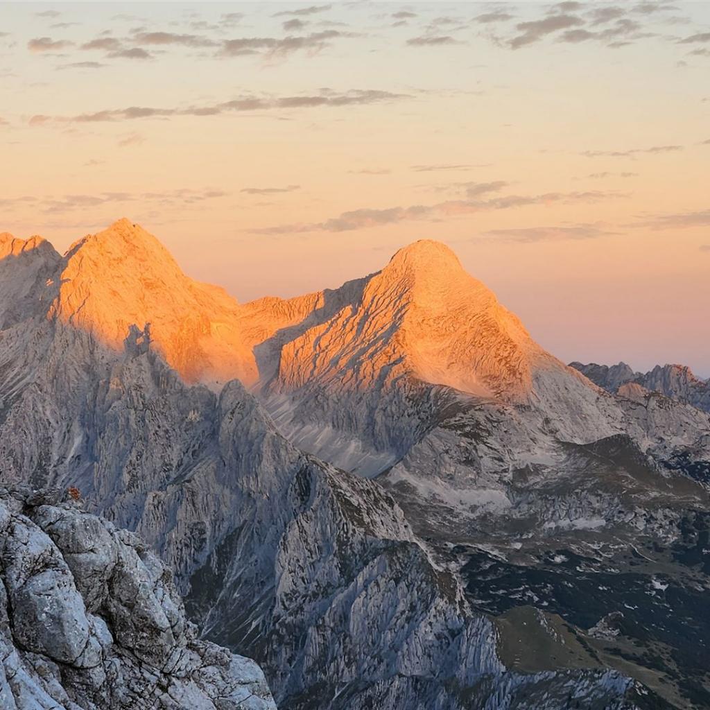 Abendsonne über der Zugspitze, Alpspitze und Waxensteinen