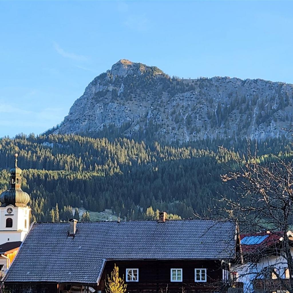 Einstein und Kirche Tannheim