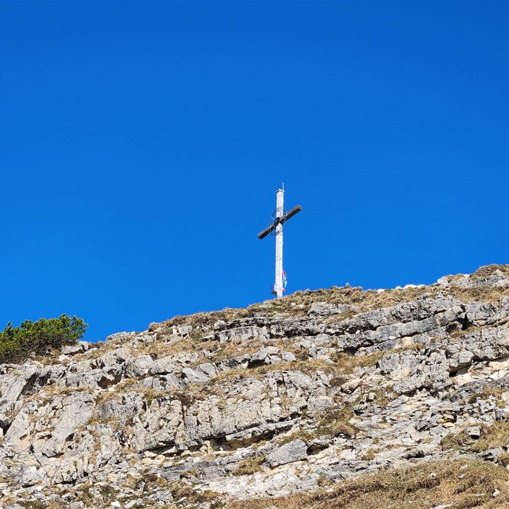 Steig bis zum Gipfelkreuz