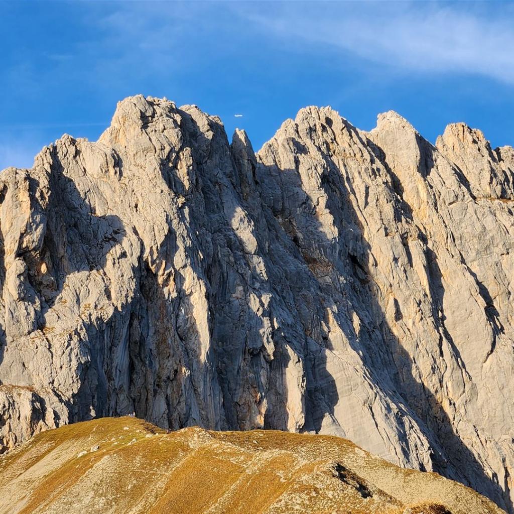 Flugzeug über der Schüsselkarspitze