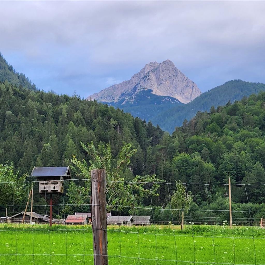 Die Obere Wettersteinspitze beim Anmarsch