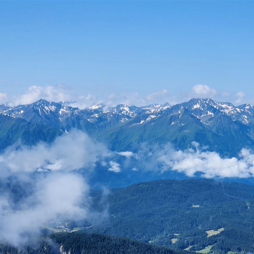 Blick auf die Stubaier und Ötztaler Alpen