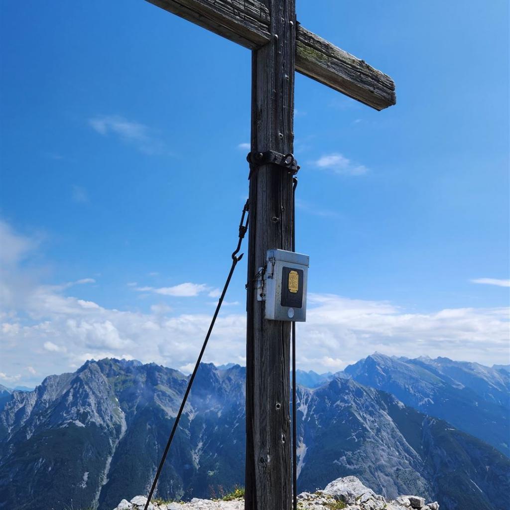 Das Gipfelkreuz der Großen Arnspitze