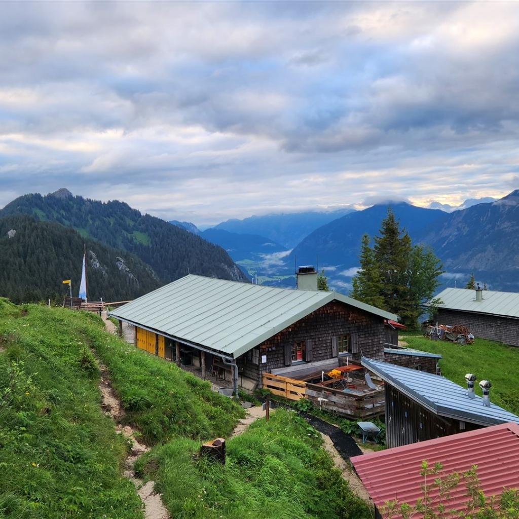 Blick zurück auf die Brunnenkopfhütte
