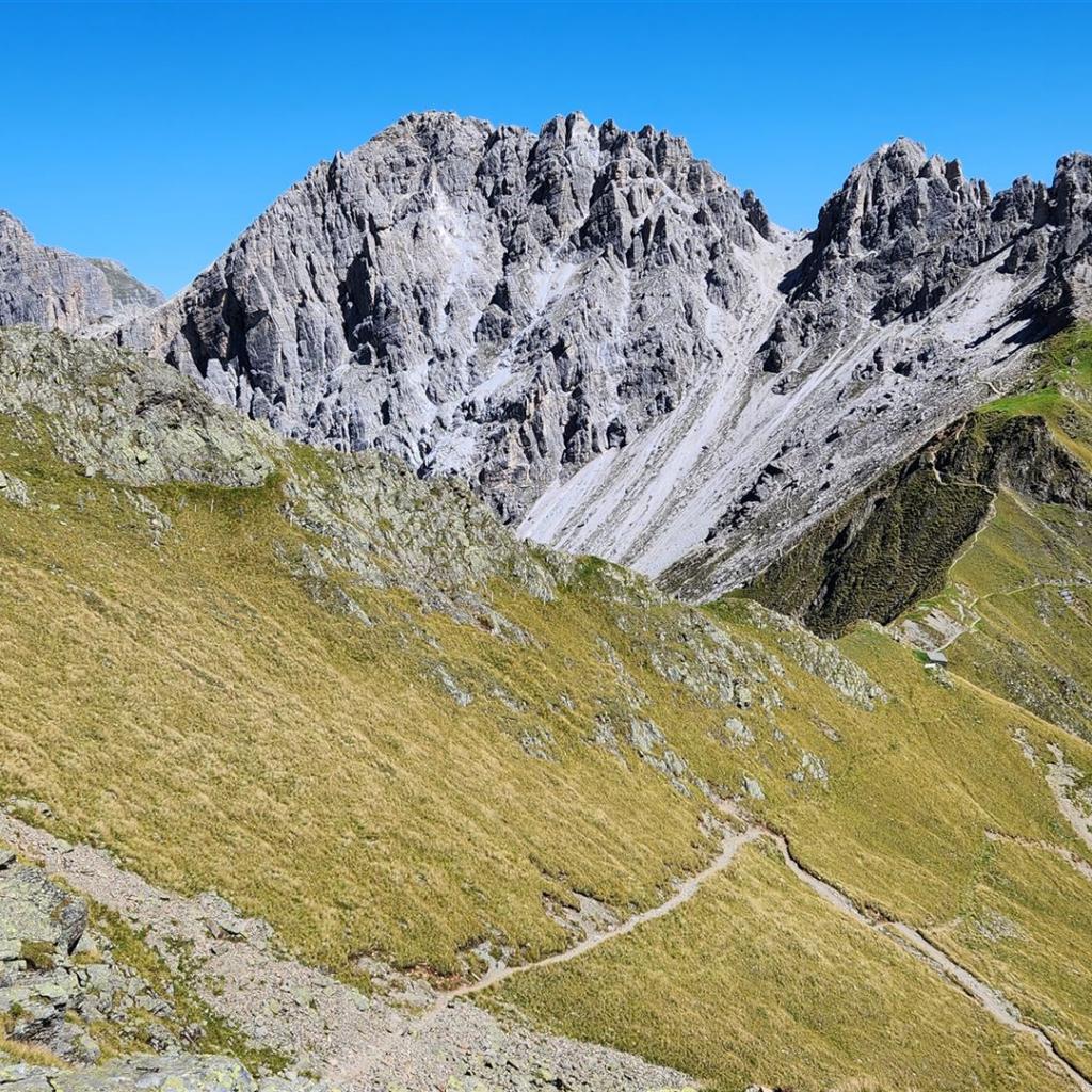 Ilmspitze und Kalkwand mit Innsbrucker Hütte