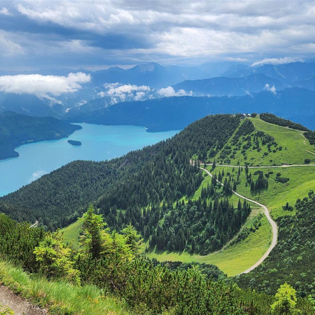 Walchensee und Herzogstandhaus