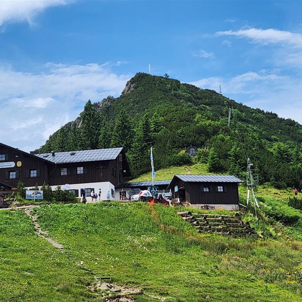 Blick vom Herzogstandhaus zum Martinskopf