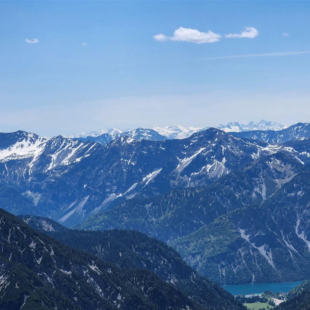 Plansee, in der Ferne die Wildspitze