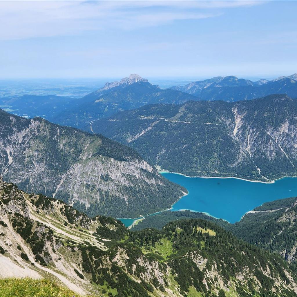 Der Plansee, hinten Säuling und Hochplatte