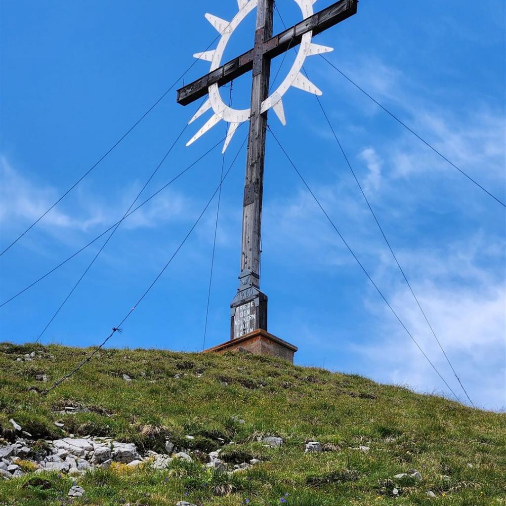 Blick zurück zum Gipfelkreuz