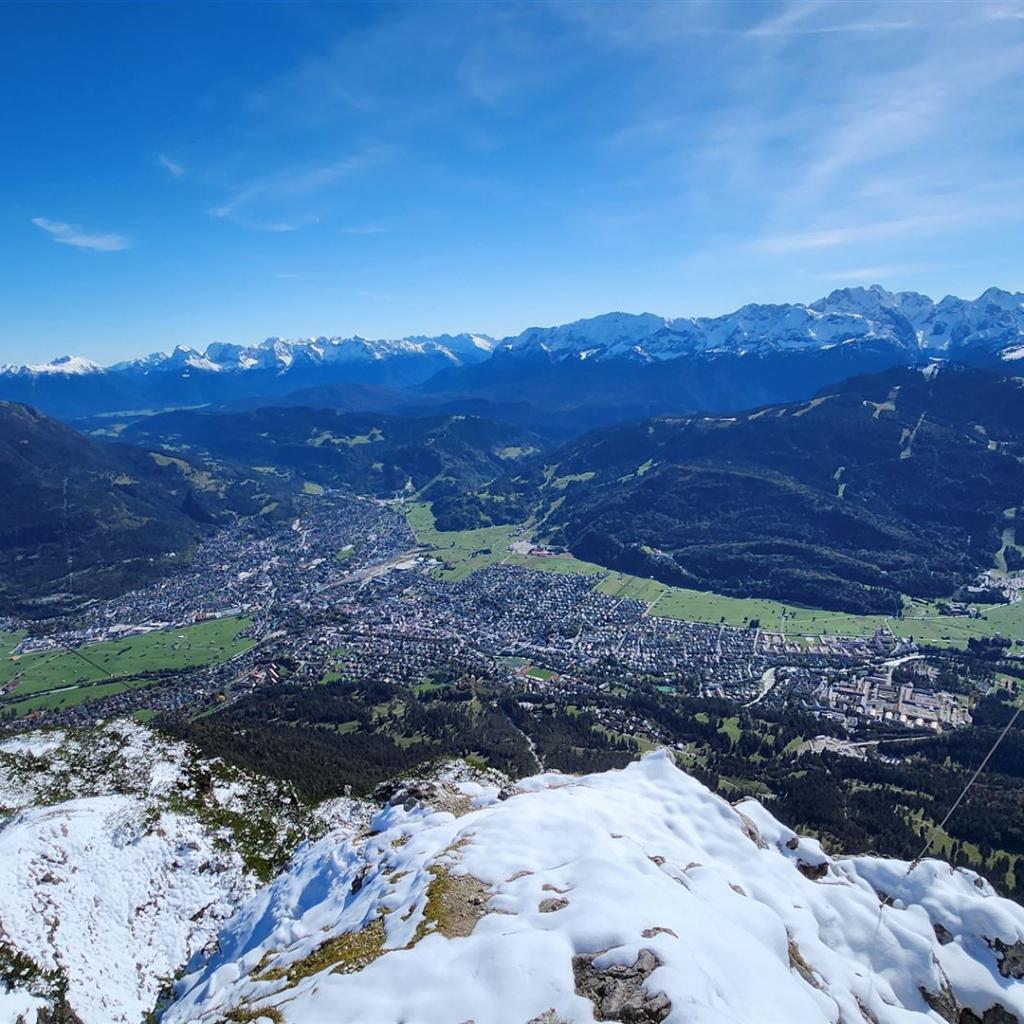 Tiefblick auf Garmisch-Partenkirchen
