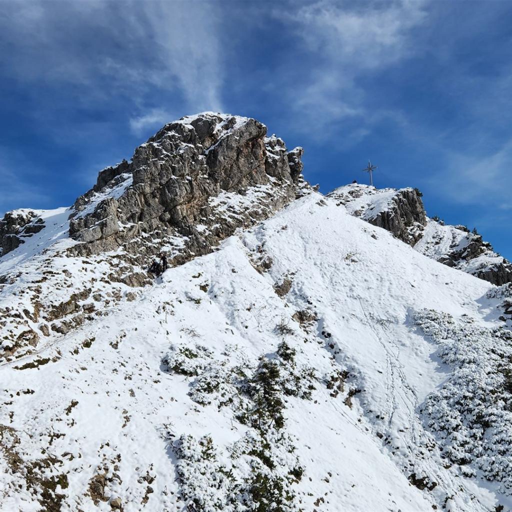 Der Gipfelaufbau von Westen gesehen