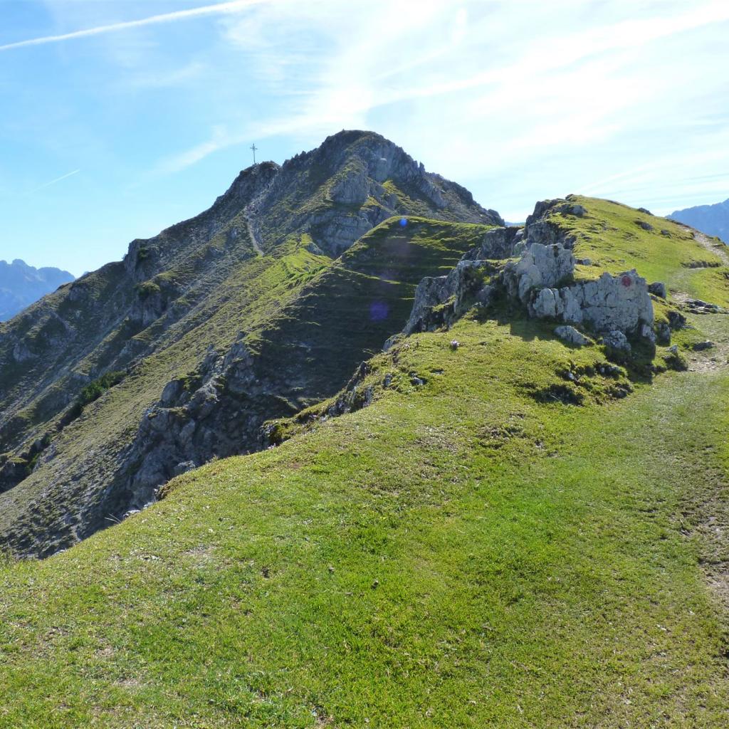Blick über den Grat zum Gipfel