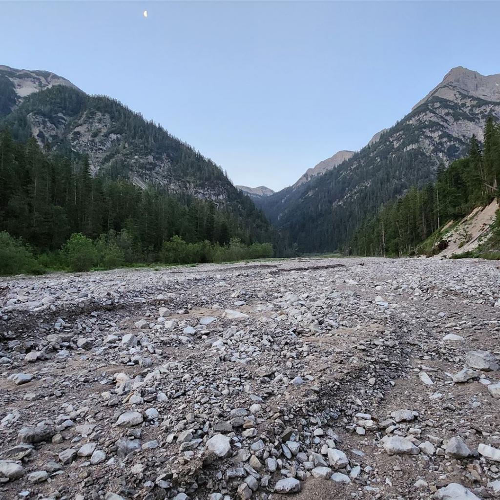 Zur Kreuzspitze links halten