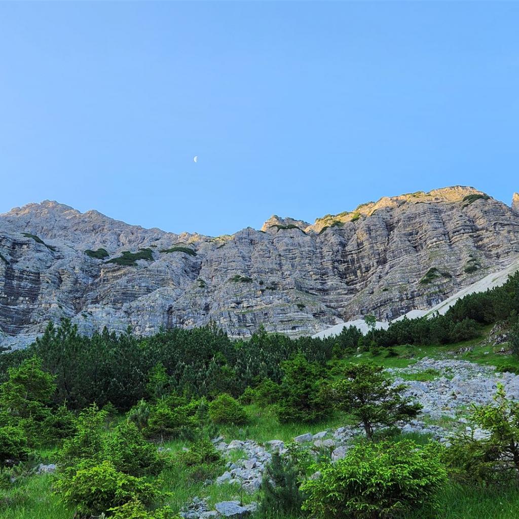 Beeindruckende Wand vor der Kreuzspitze