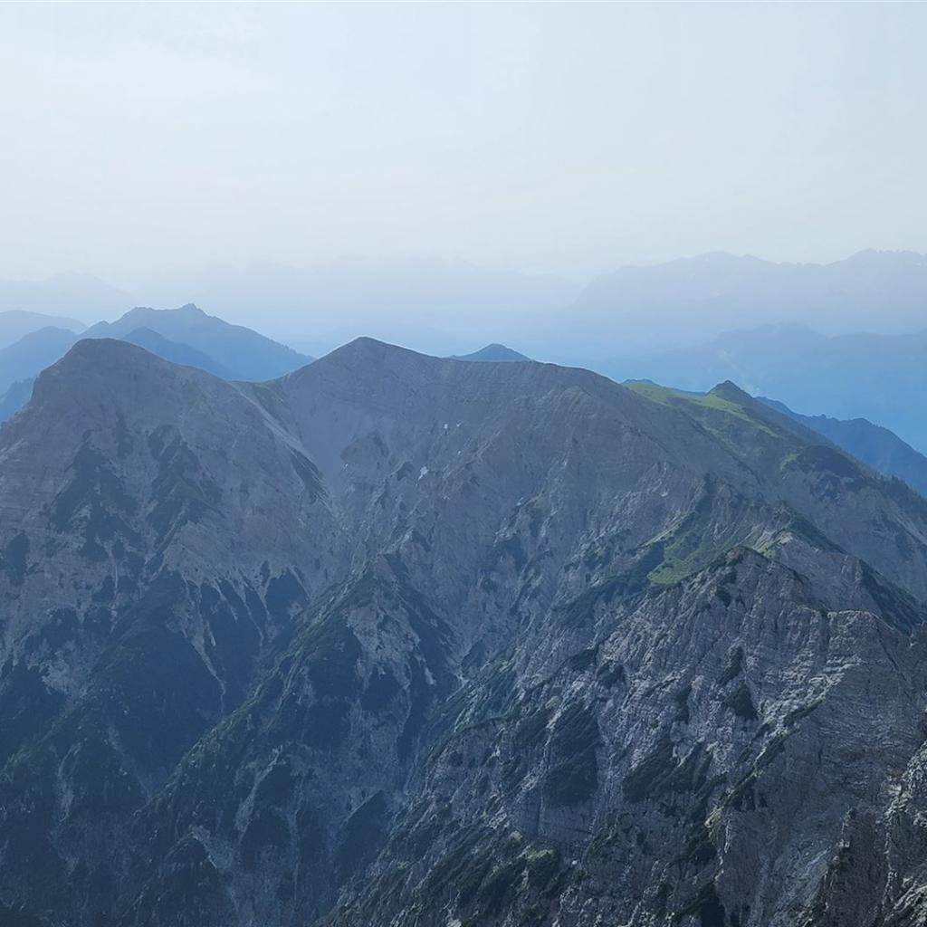 Frieder und Friederspitz, dahinter die Kramerspitz