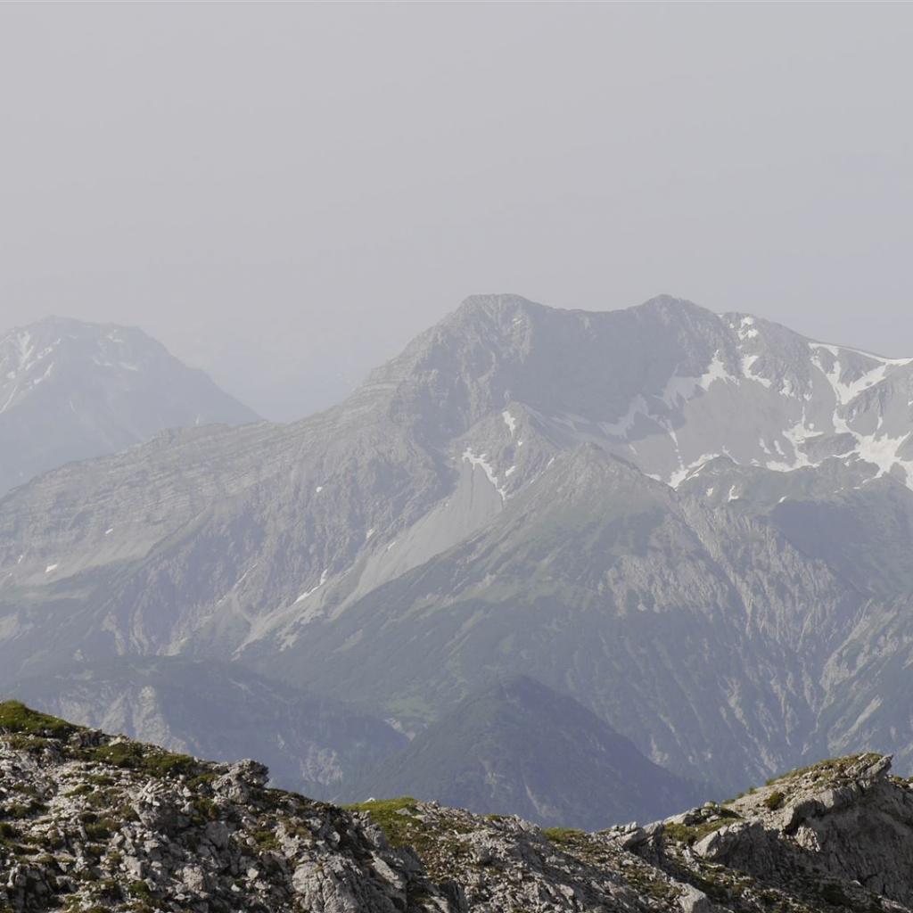 Blick hinüber zum Daniel, links die Zugspitze