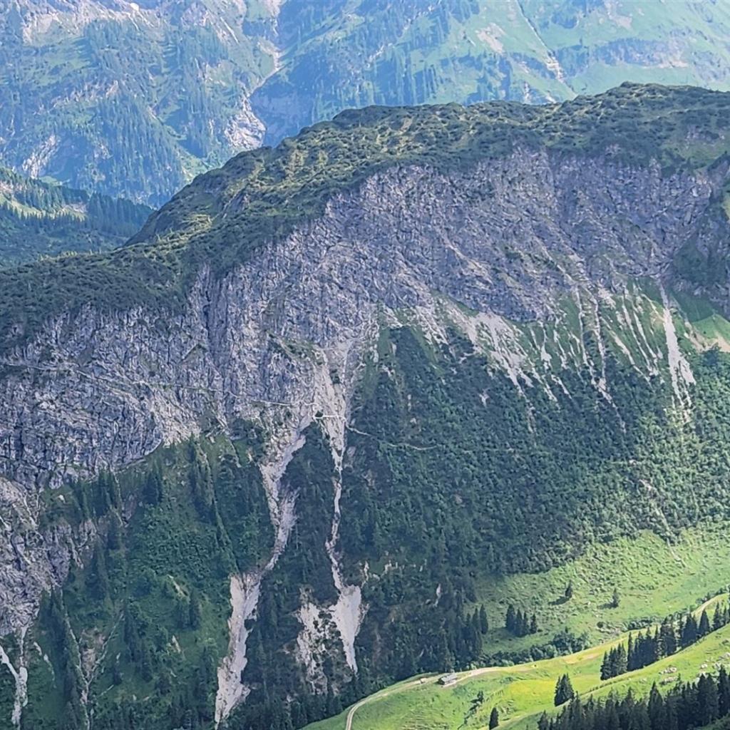 Blick hinüber zum Schrofenpass