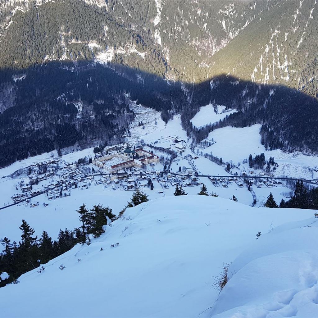 Tiefblick auf das Kloster Ettal
