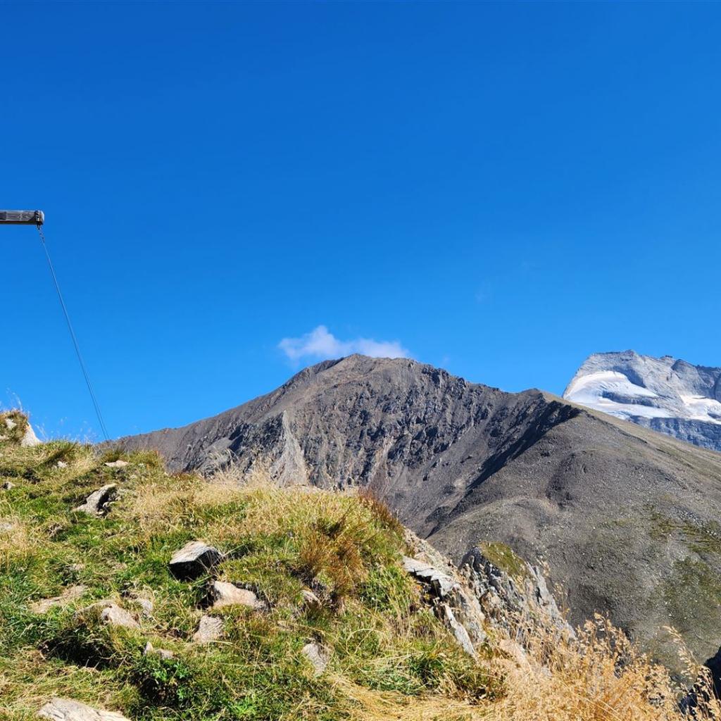 Schoberspitz, 2602 m, rechts Olperer und Fußstein