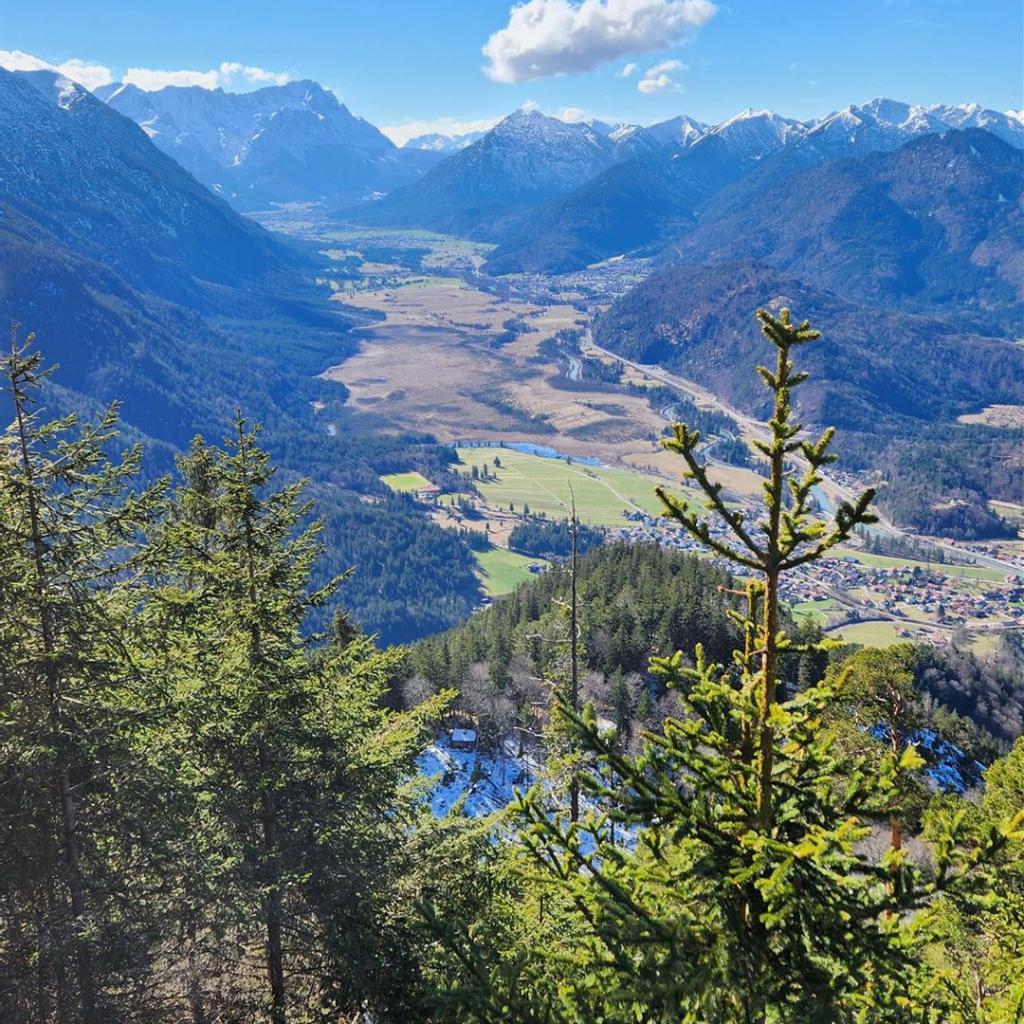 Blick durchs Loisachtal