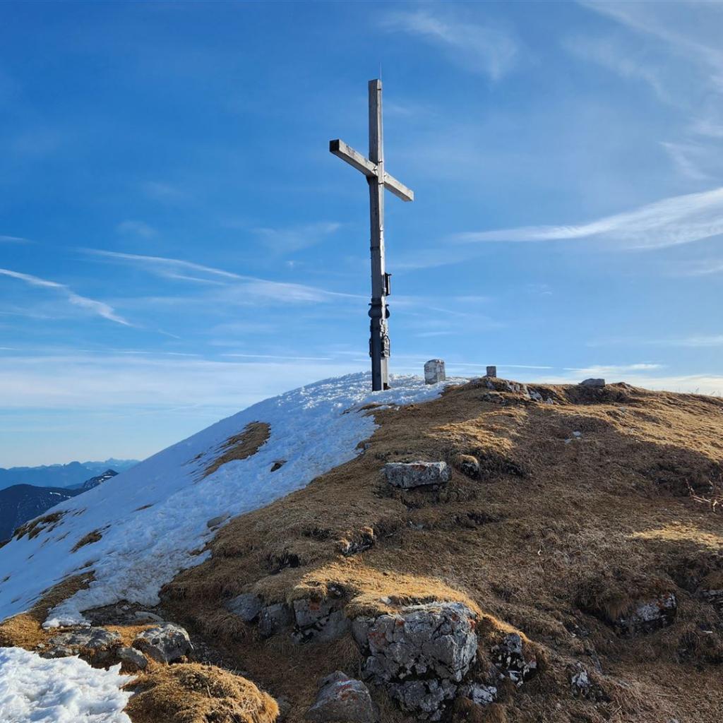 Gipfelkreuz mit Grenzstein Tirol-Bayern