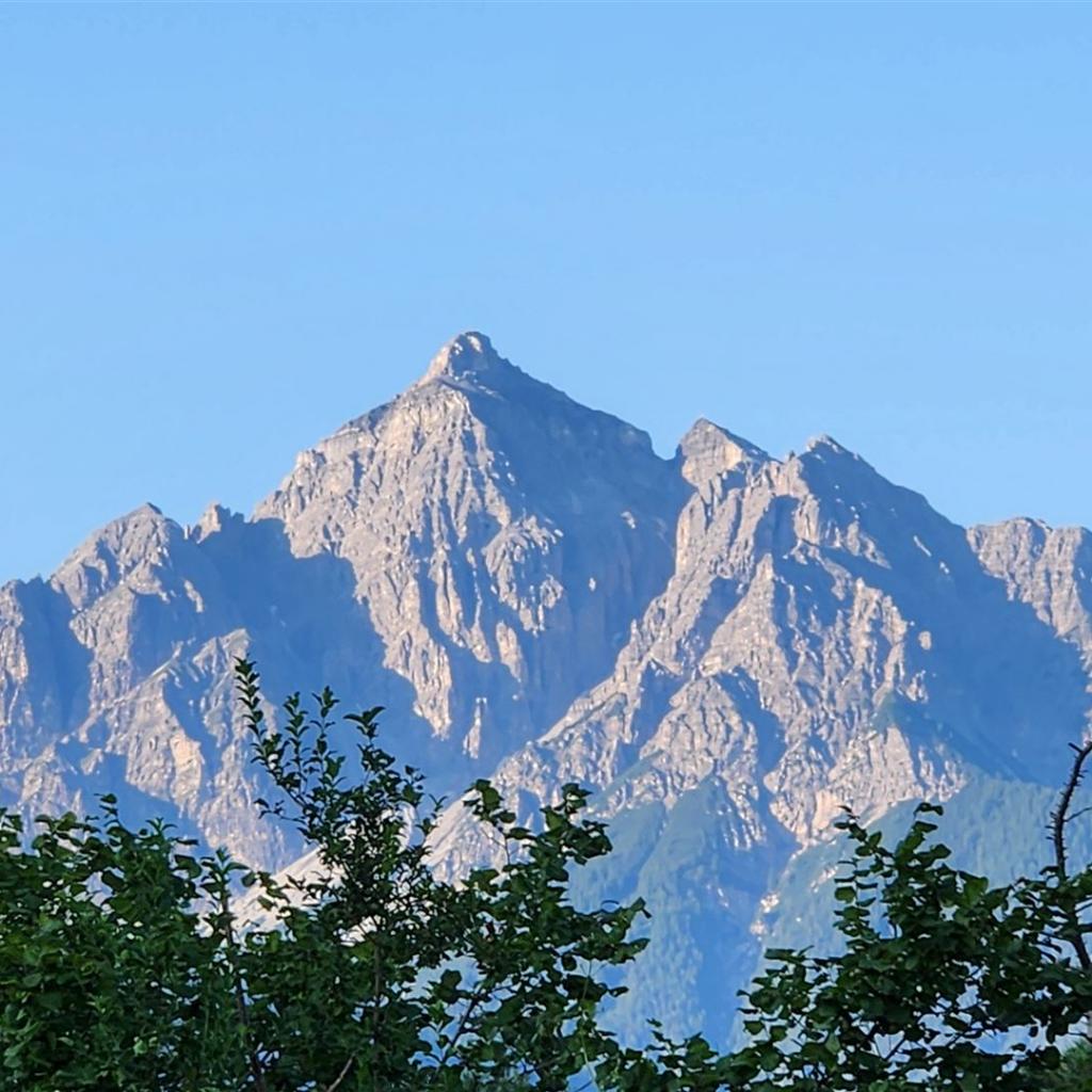 Die Serles bei der Anfahrt von der Brenner-Autobahn