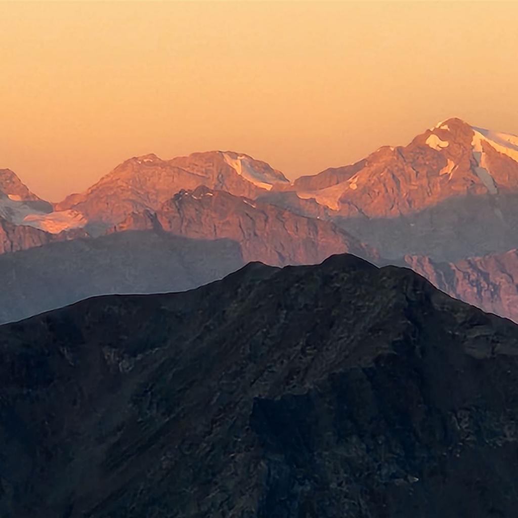 Sonnenaufgang am Ortler im Süden