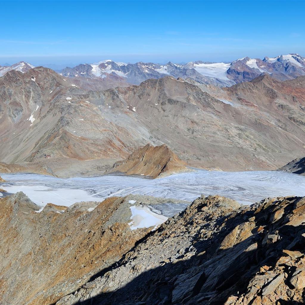 Similaunhütte und Weißkugel im Westen