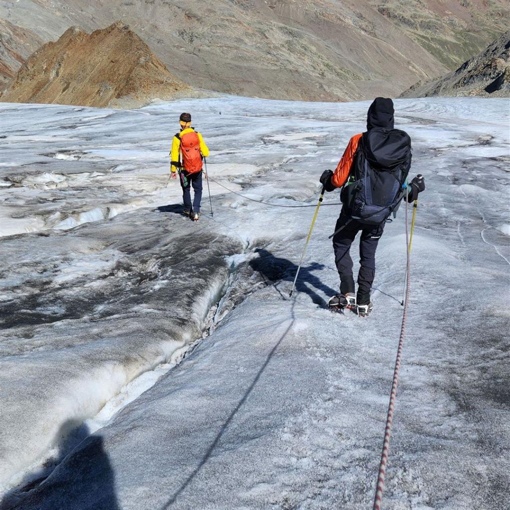 Abstieg über den Gletscher
