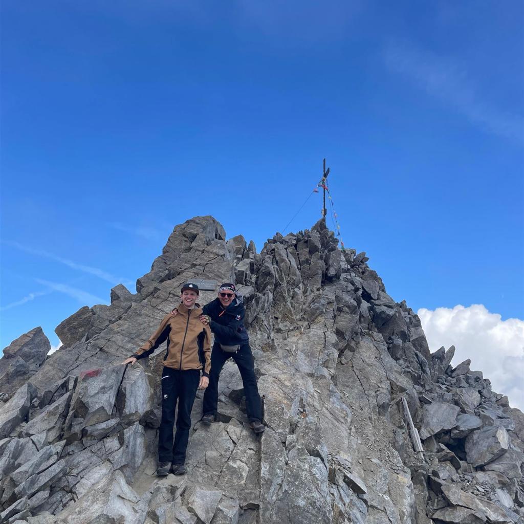 Geschafft: Der Wilde Freiger, sogar kurz mit blauem Himmel