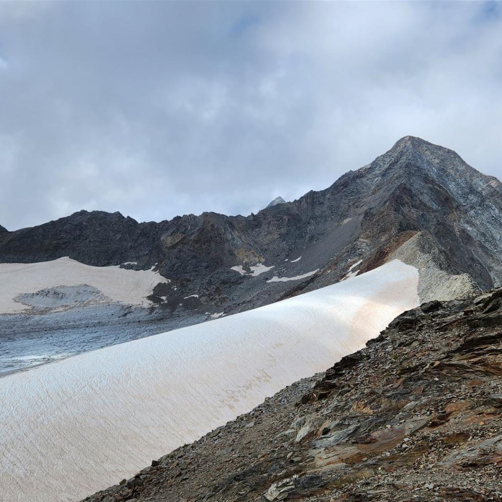 Der Wilde Pfaff, das Zuckerhütl spitzt heraus