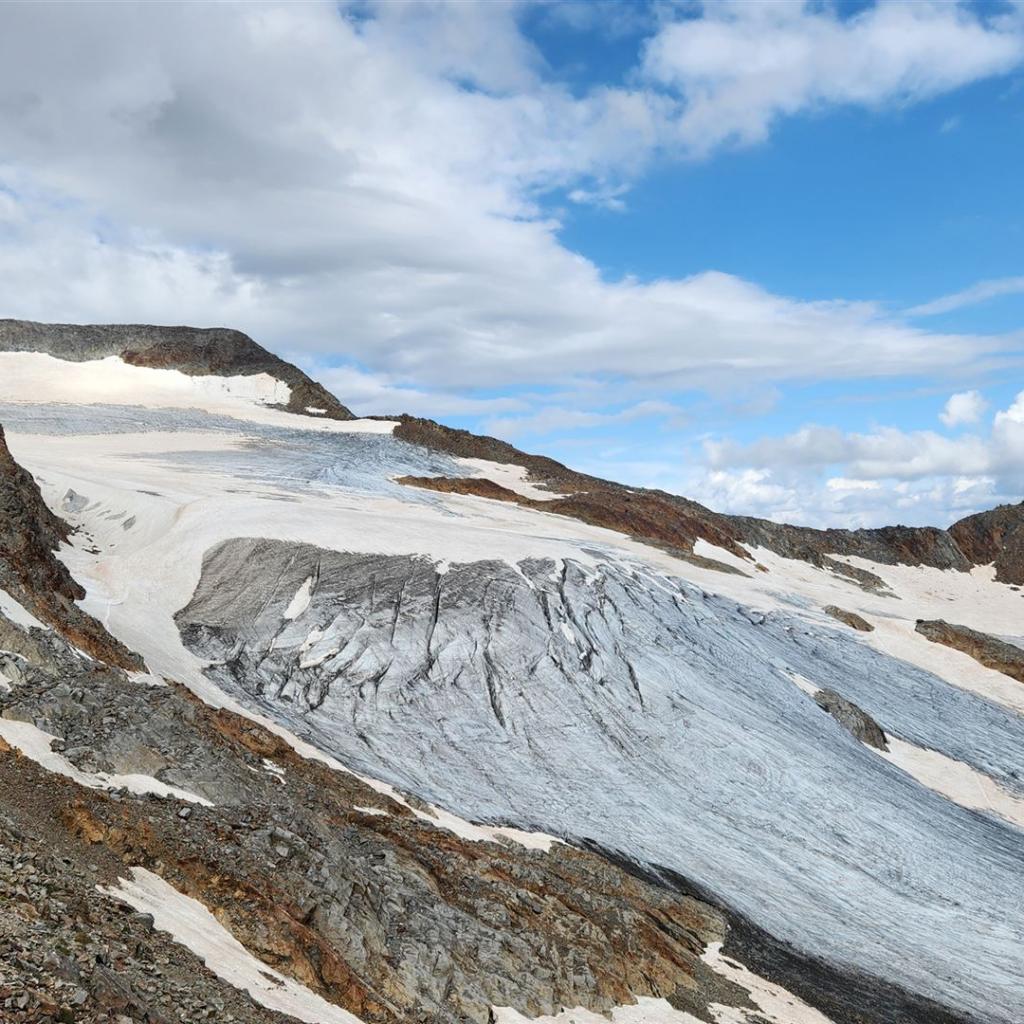 Blick von der Müllerhütte auf Signalgipfel und Becherhaus