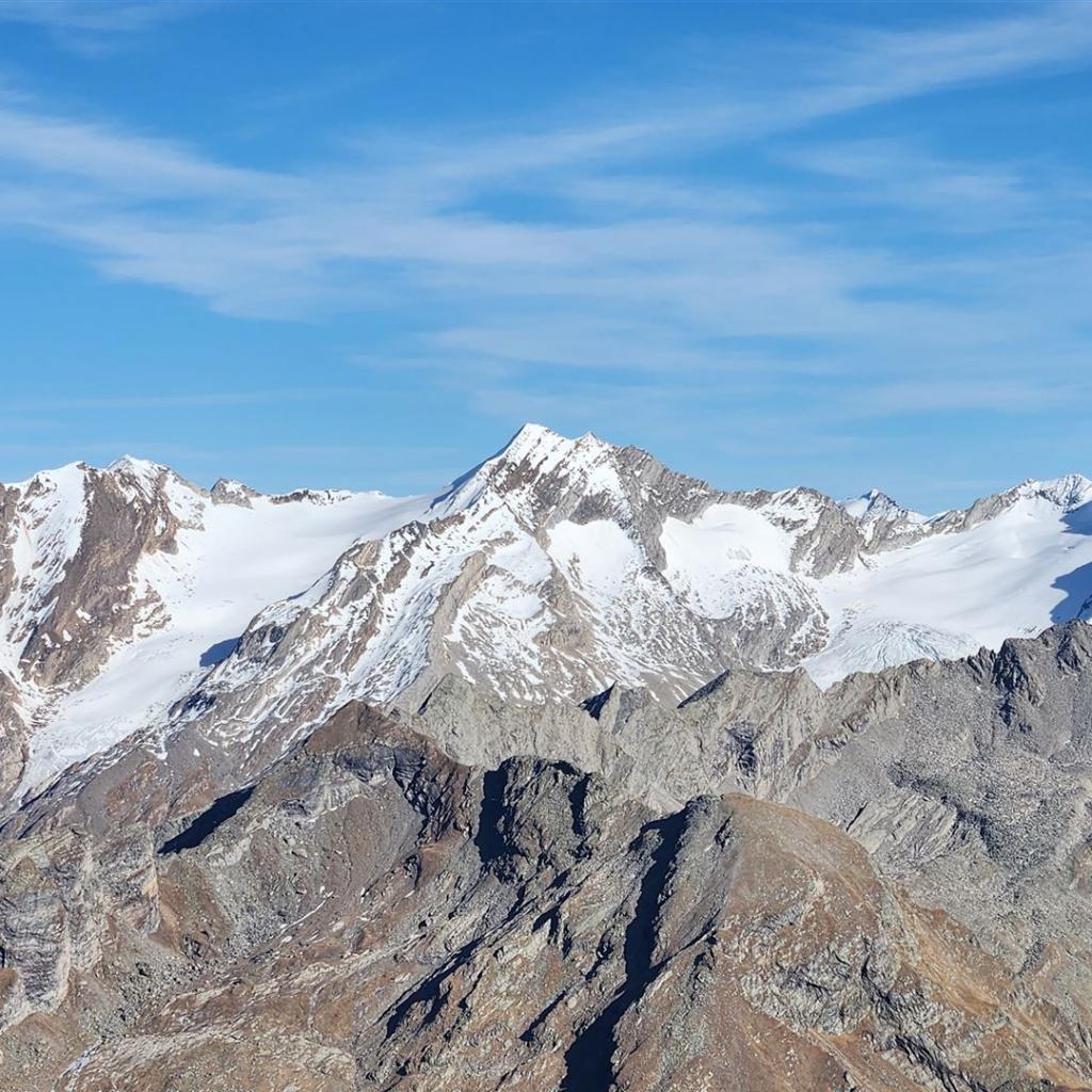 Gegenüber der Hochfeiler