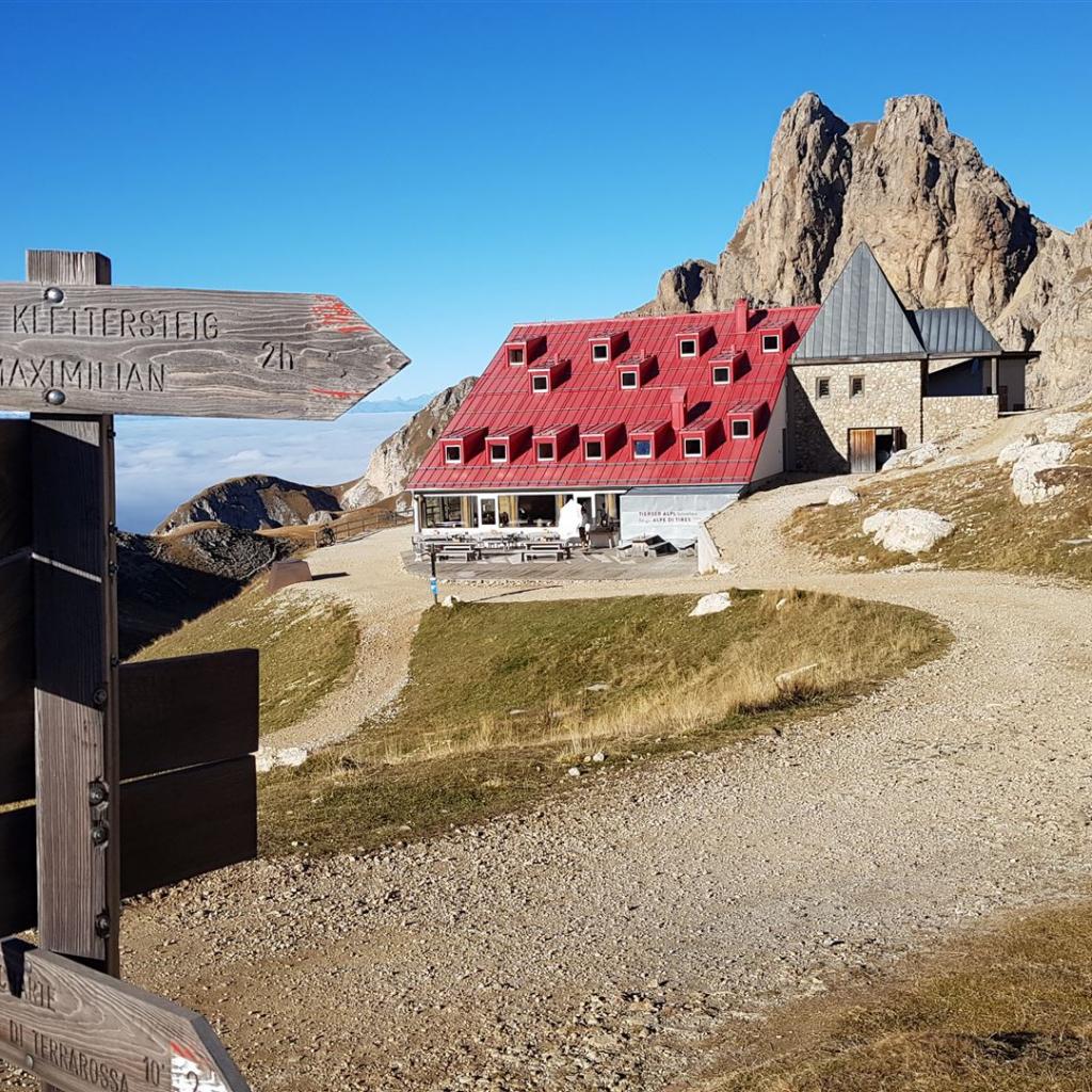 Der Klettersteig beginnt an der Tierser Alpl Hütte