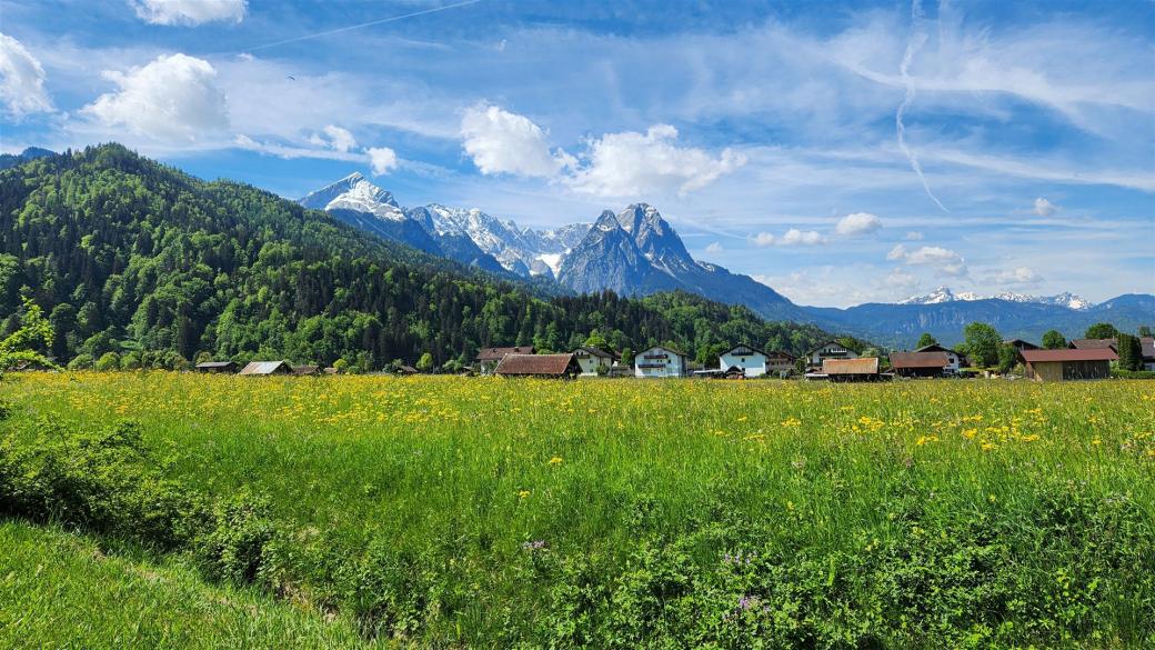 Blick auf Alpspitze,  Höllental und Waxensteine