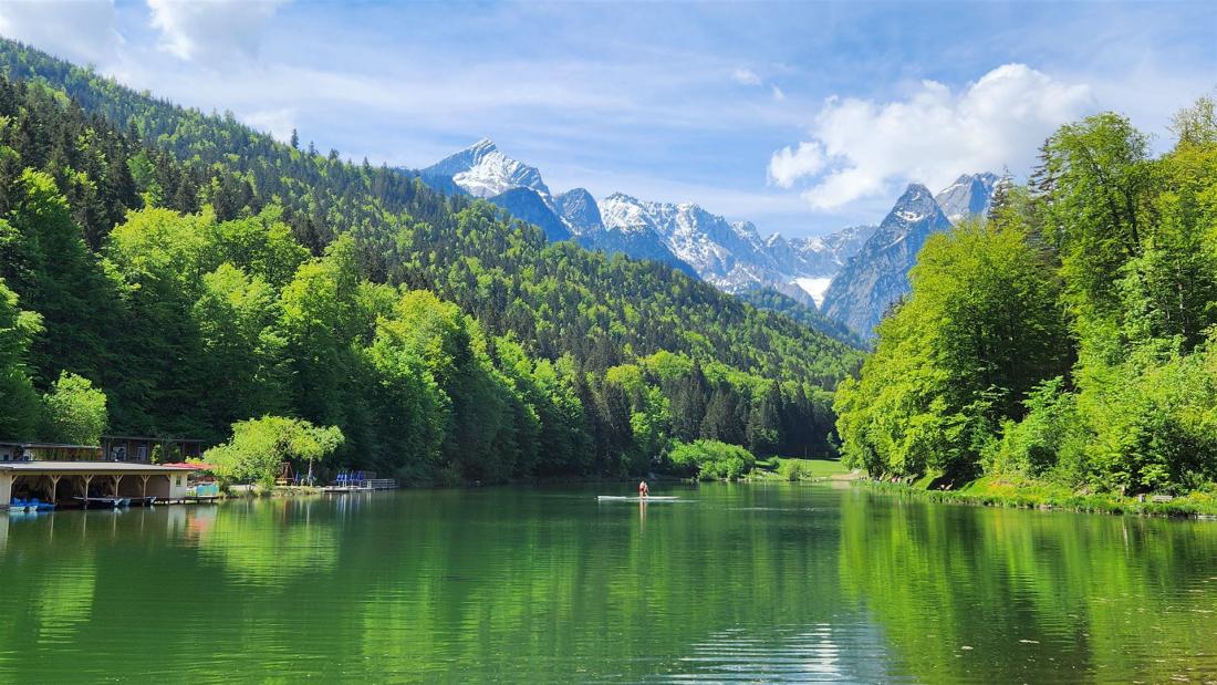 Blick über den Rießersee auf Alpspitze und Höllental