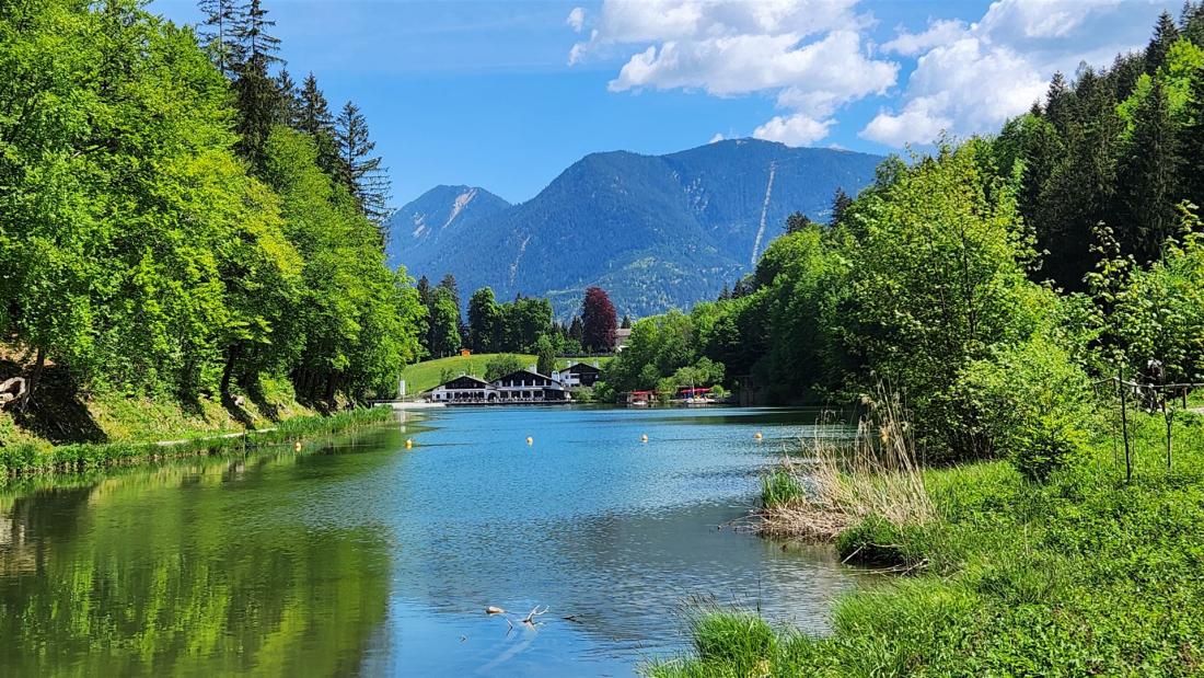 Blick zurück zum Seehaus mit Hoher Fricken und Wank