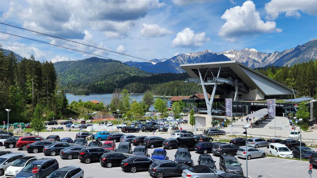 Andrang auf dem Eibseeparkplatz