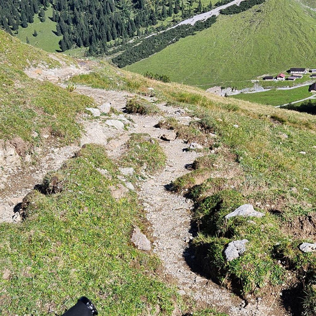 Steig ins Laliderer Tal