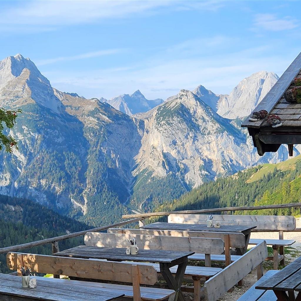 Gemütliche Plumsjoch-Hütte